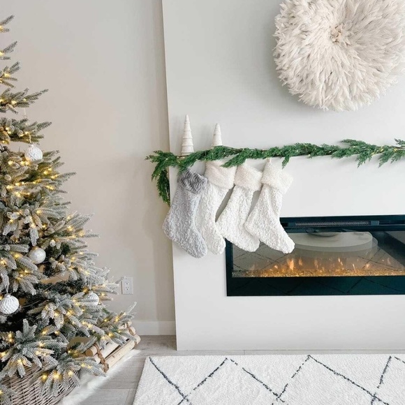 4 Plush Christmas Stockings - Picture 1 of 2